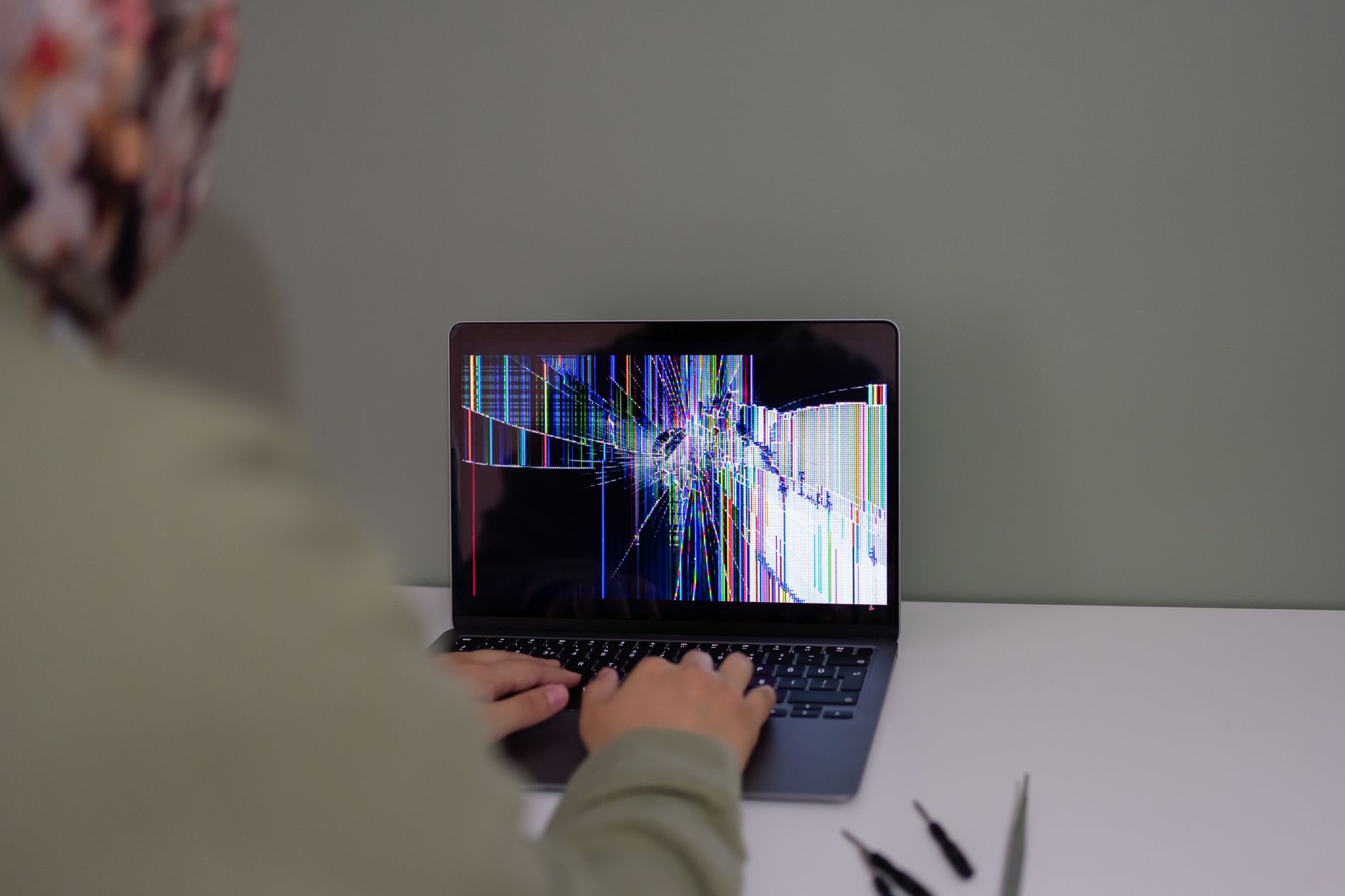 Laptop med trasig skärm