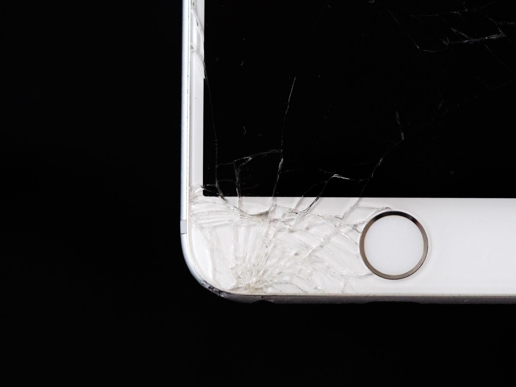 Mobiltelefon med sprucken skärm